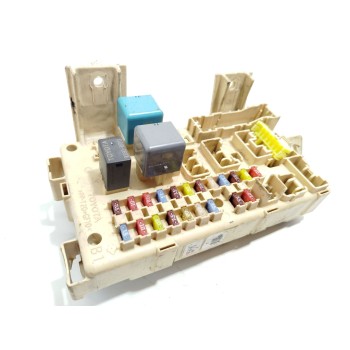 Recambio de caja reles / fusibles para toyota avensis wagon (t25) 2.2 d-4d cat referencia OEM IAM 8264105020A  