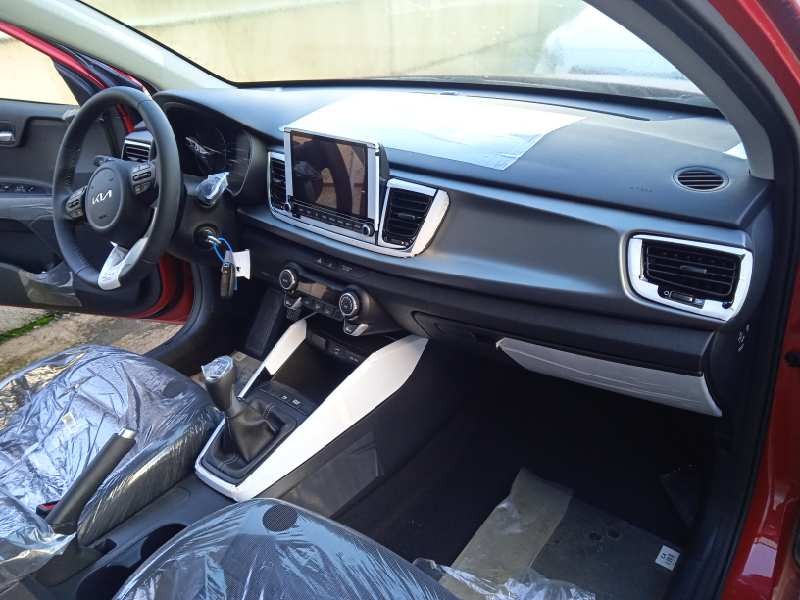 kia rio (yb) del año 2023