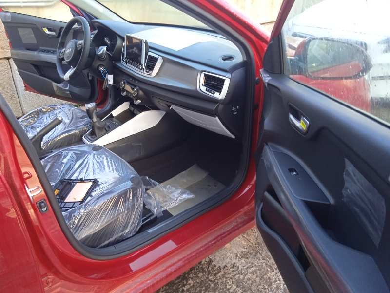 kia rio (yb) del año 2023