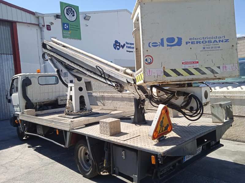 nissan cabstar (2001-...) del año 2001