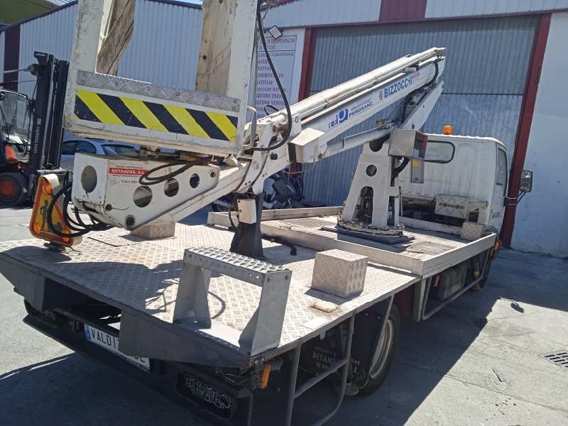 nissan cabstar (2001-...) del año 2001