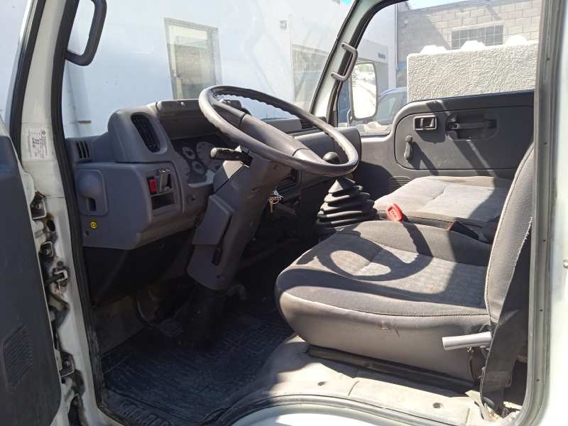 nissan cabstar (2001-...) del año 2001