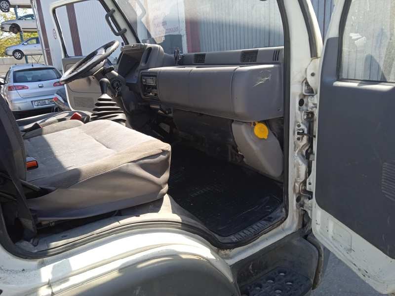 nissan cabstar (2001-...) del año 2001