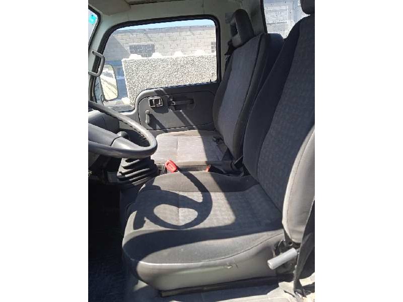 nissan cabstar (2001-...) del año 2001