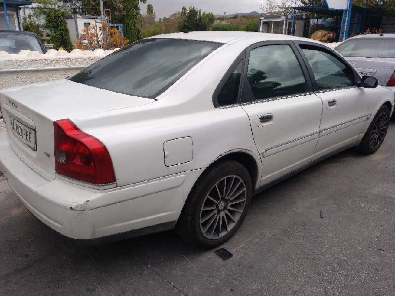 volvo s80 berlina del año 2004