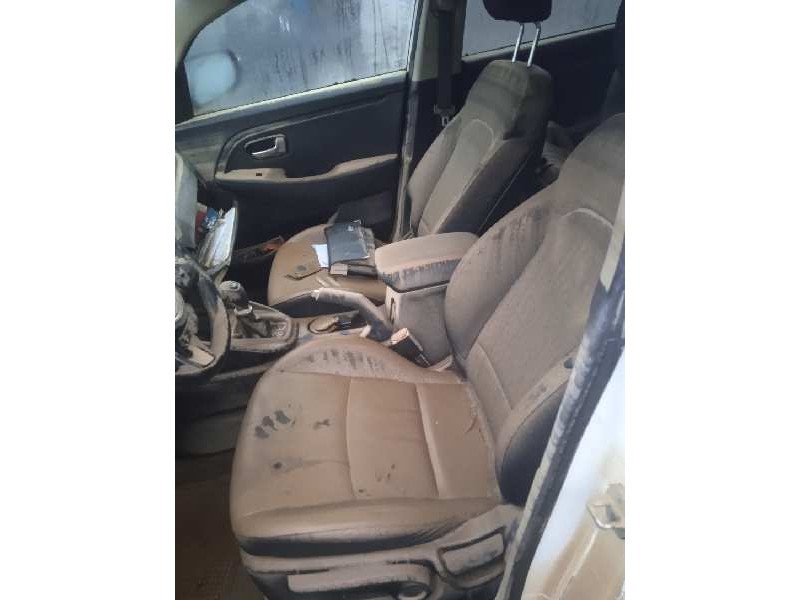 kia carens ( ) del año 2014