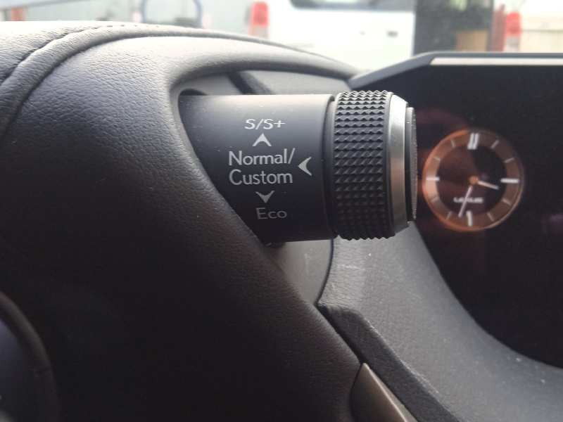 lexus es del año 2020