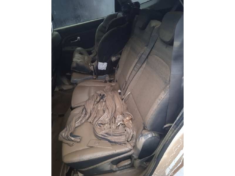 kia carens ( ) del año 2014