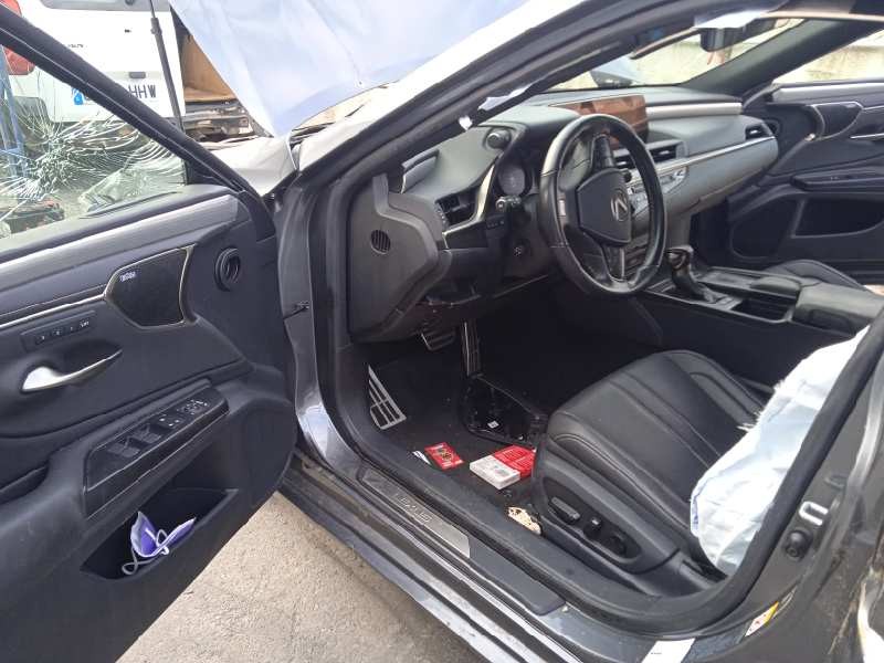 lexus es del año 2020