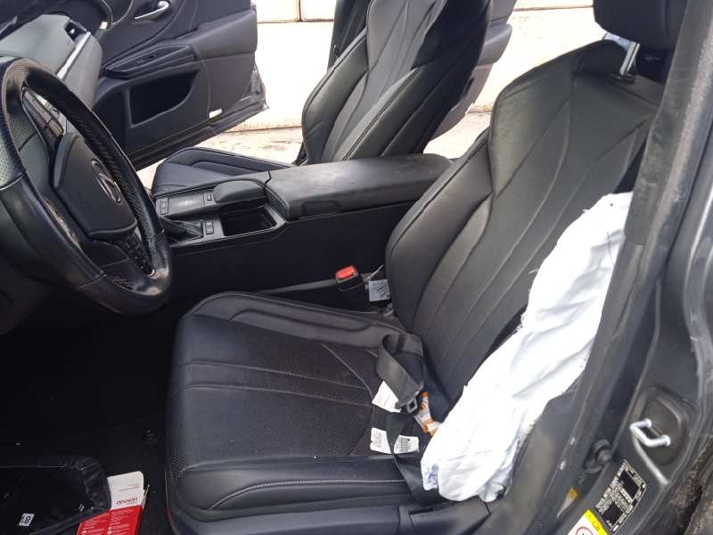 lexus es del año 2020