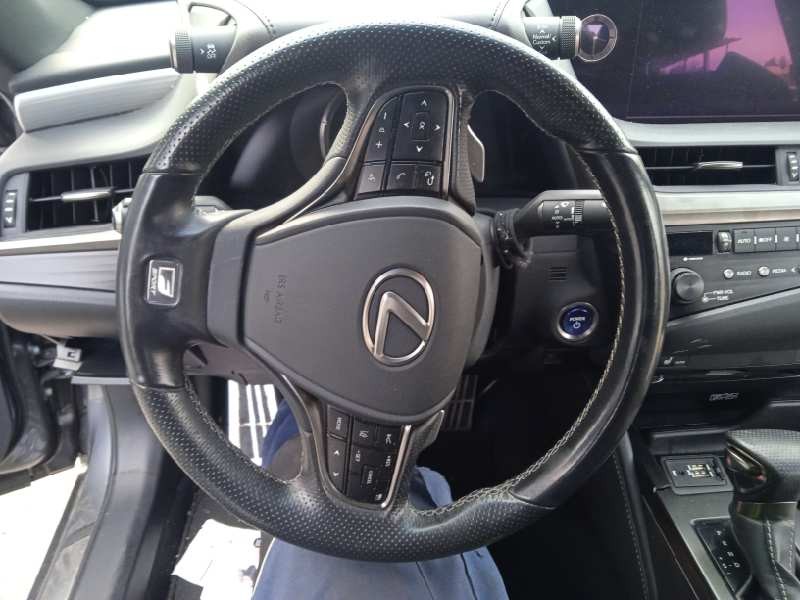 lexus es del año 2020