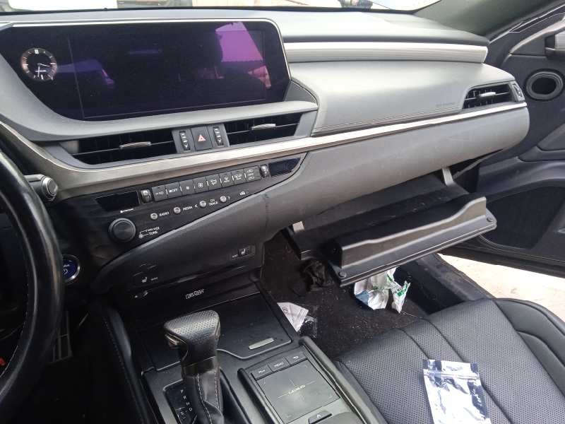 lexus es del año 2020