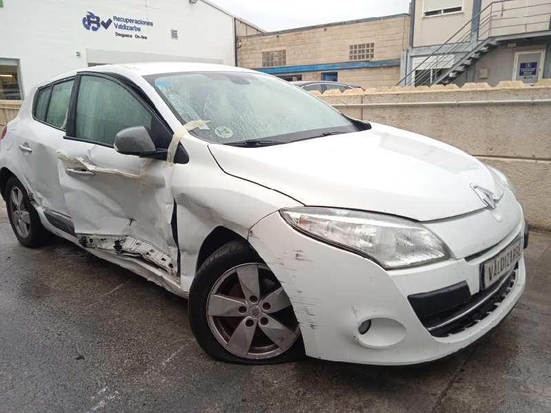 renault megane iii berlina 5 p del año 2011