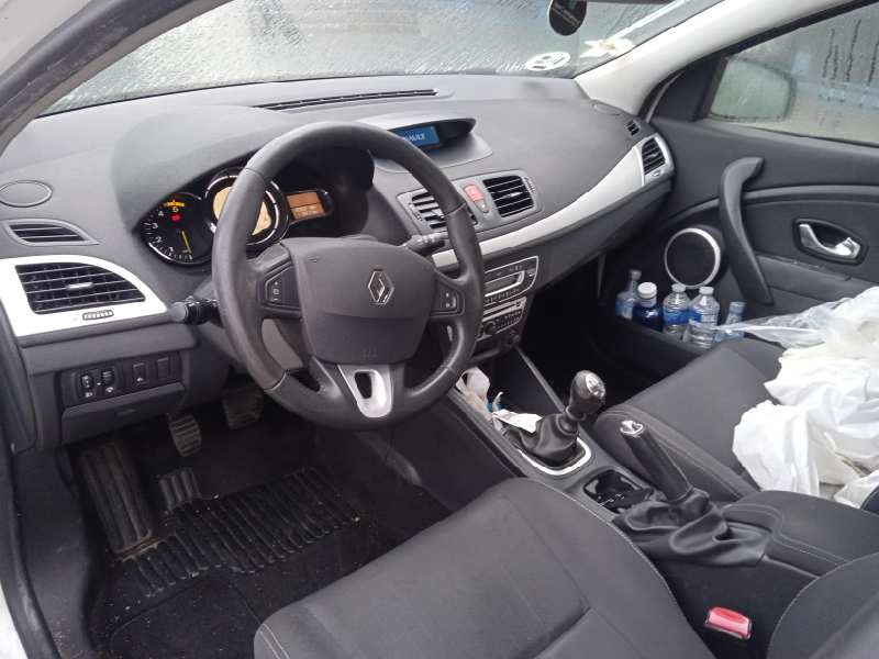 renault megane iii berlina 5 p del año 2011