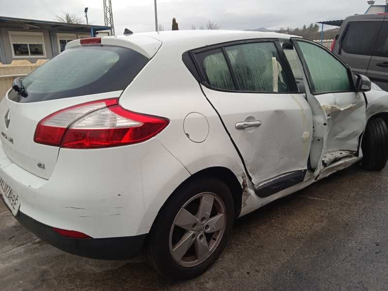 renault megane iii berlina 5 p del año 2011