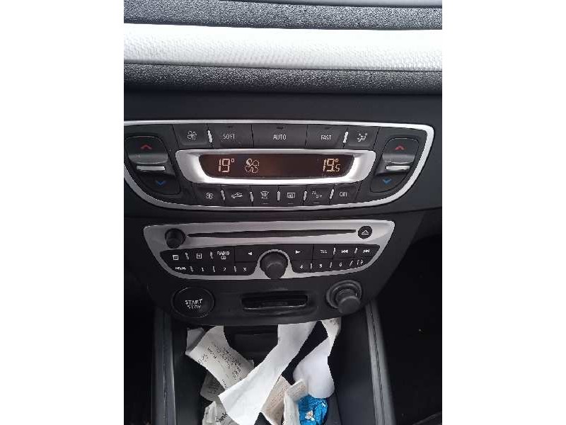 renault megane iii berlina 5 p del año 2011