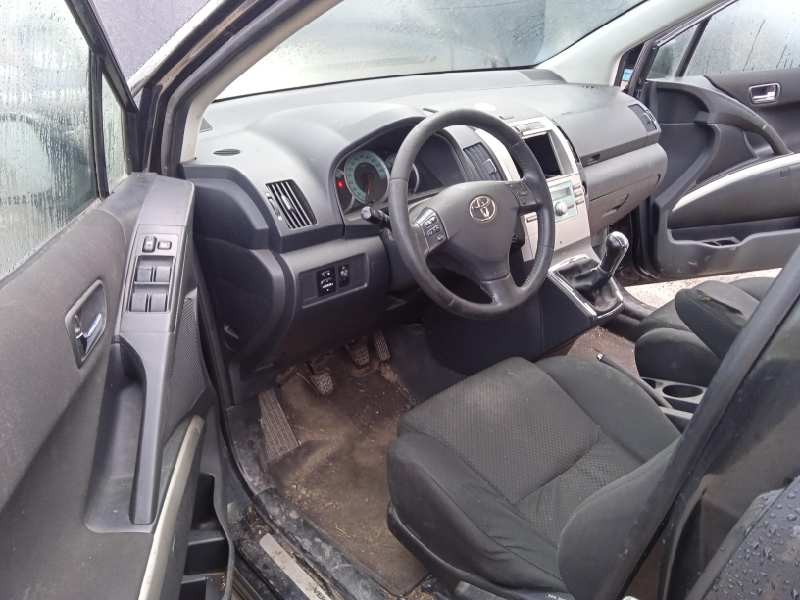 toyota corolla verso (r1) del año 2005