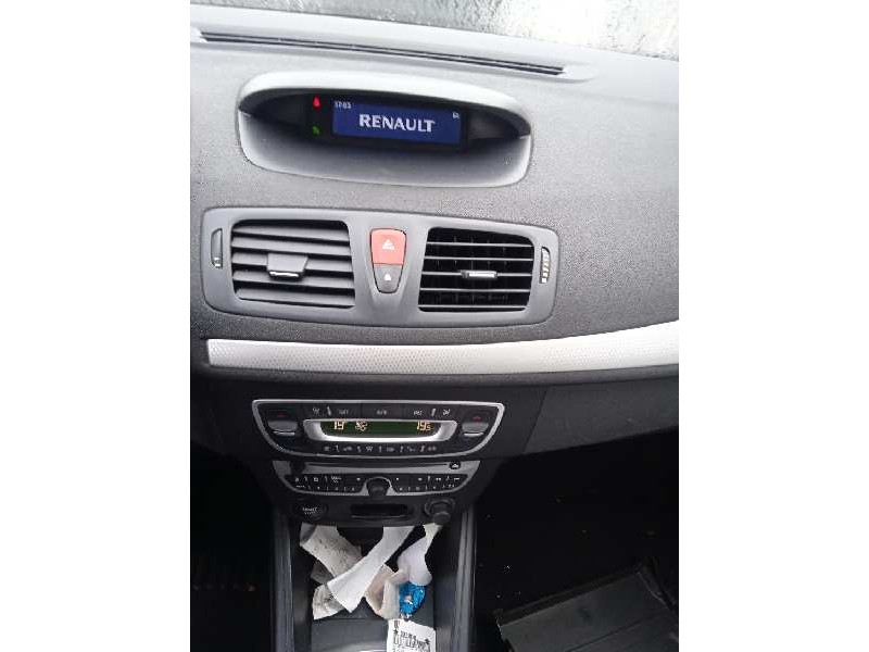 renault megane iii berlina 5 p del año 2011