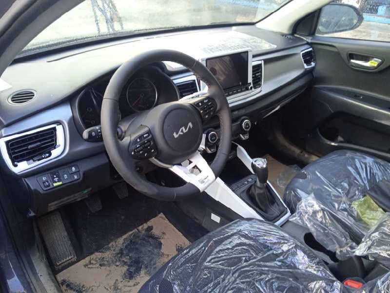 kia rio (yb) del año 2023