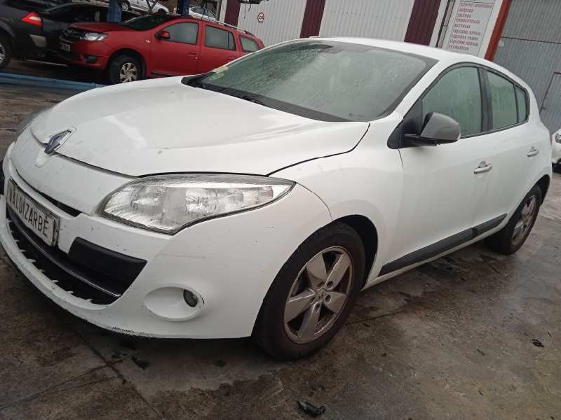 renault megane iii berlina 5 p del año 2011