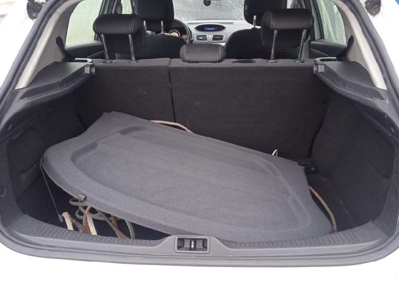 renault megane iii berlina 5 p del año 2011