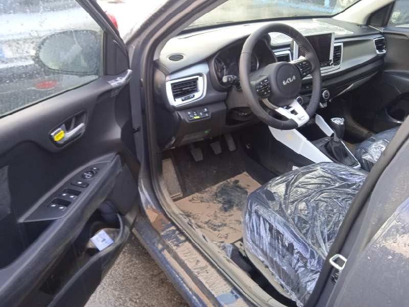 kia rio (yb) del año 2023