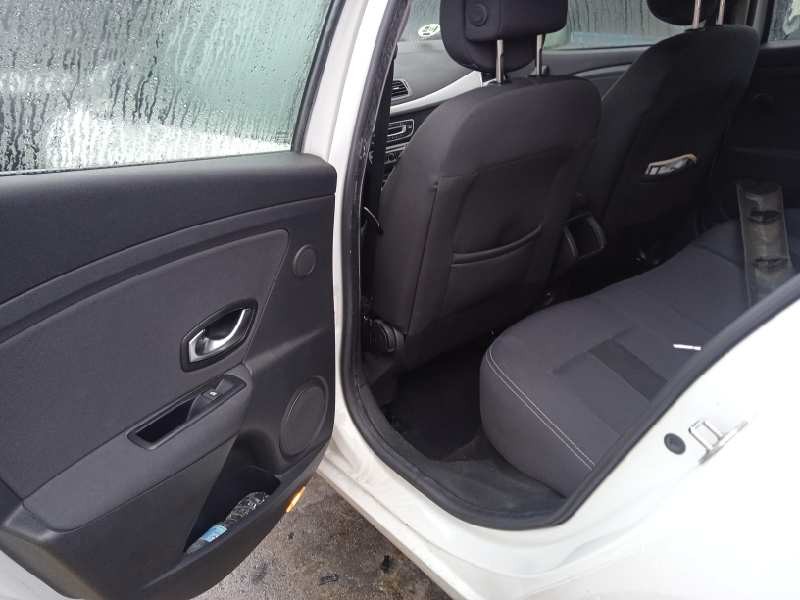 renault megane iii berlina 5 p del año 2011