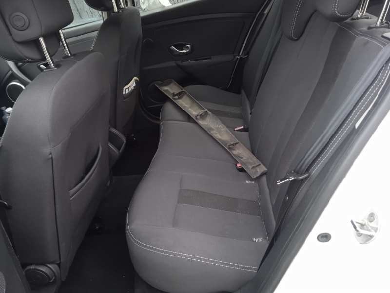 renault megane iii berlina 5 p del año 2011