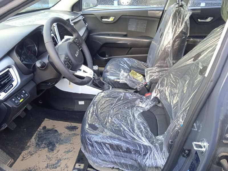 kia rio (yb) del año 2023