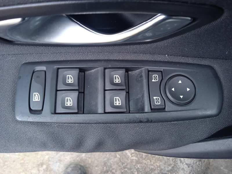 renault megane iii berlina 5 p del año 2011