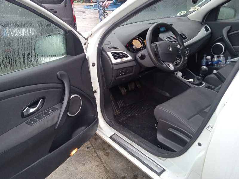 renault megane iii berlina 5 p del año 2011