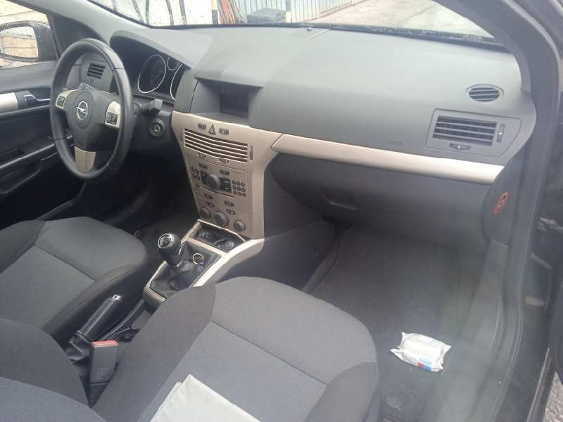 opel astra gtc del año 2007