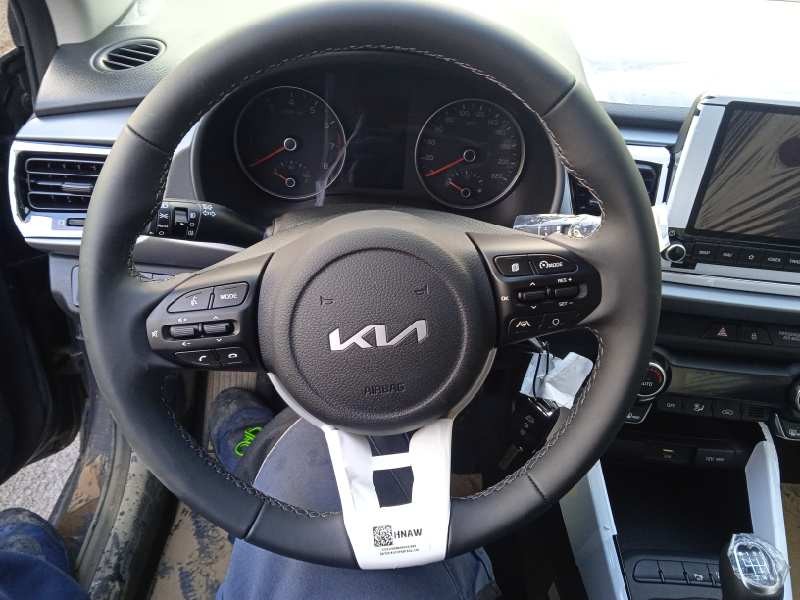 kia rio (yb) del año 2023