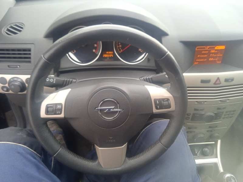 opel astra gtc del año 2007