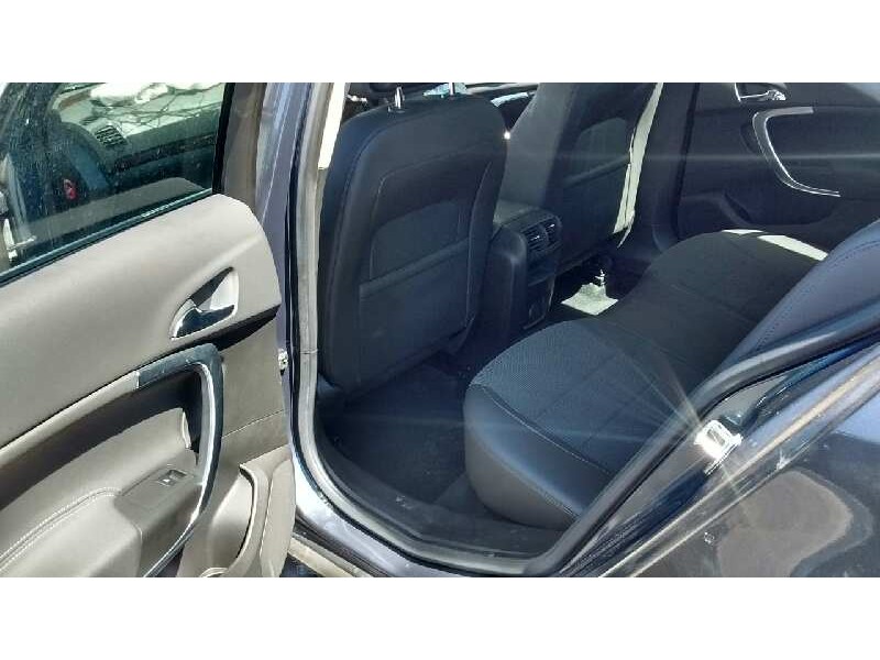 opel insignia berlina del año 2010