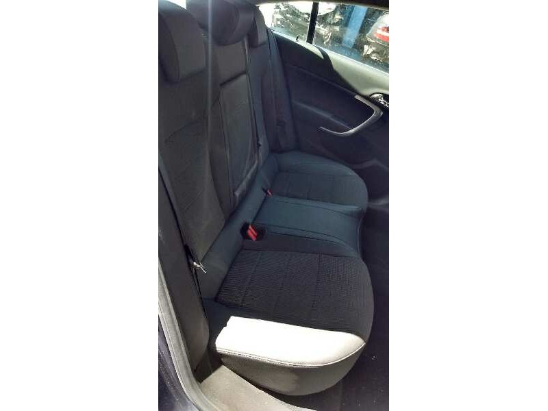 opel insignia berlina del año 2010