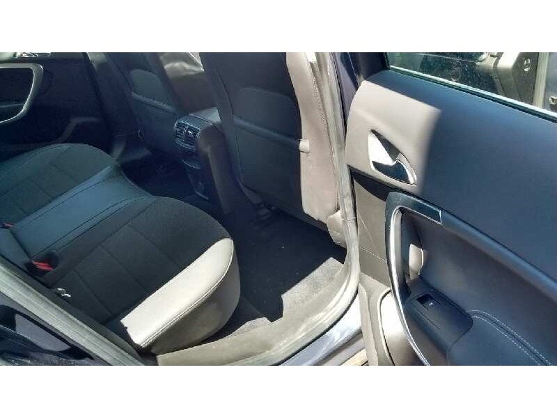 opel insignia berlina del año 2010