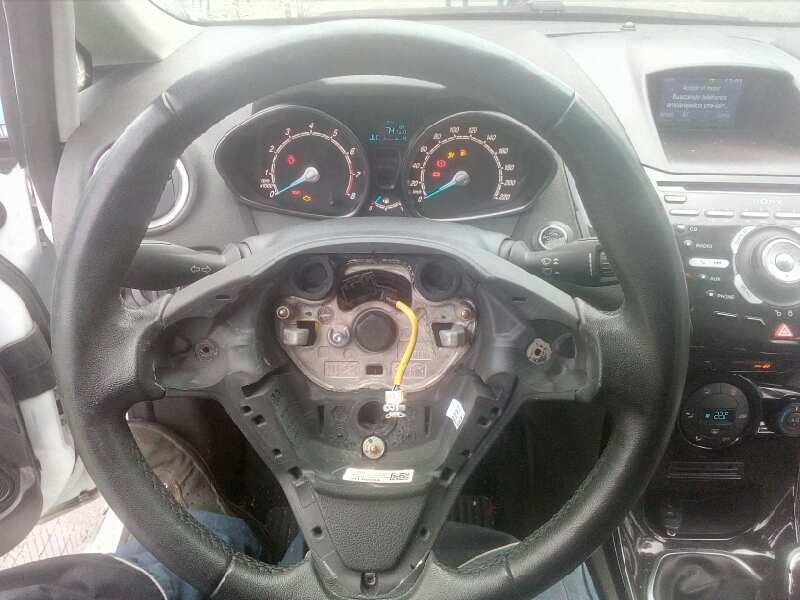 ford fiesta (ccn) del año 2015