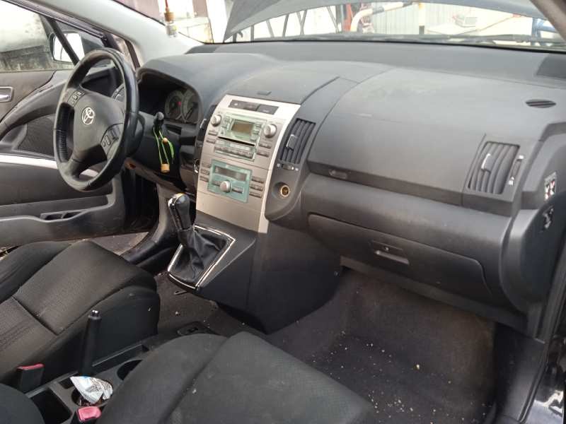 toyota corolla verso (r1) del año 2004