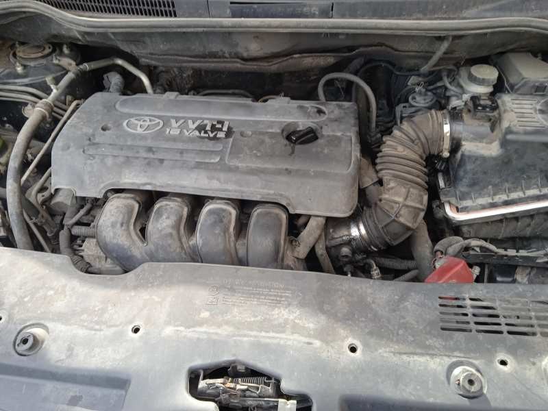 toyota corolla verso (r1) del año 2004