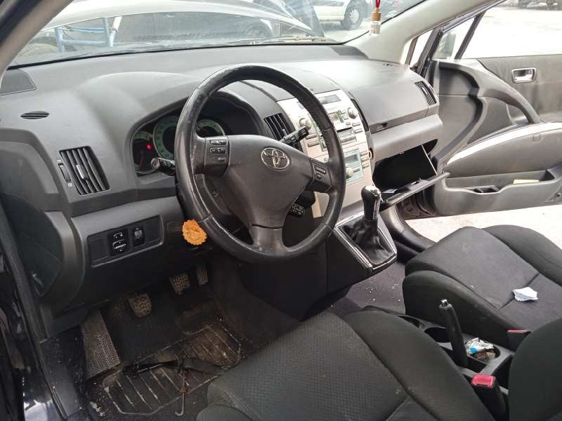 toyota corolla verso (r1) del año 2004