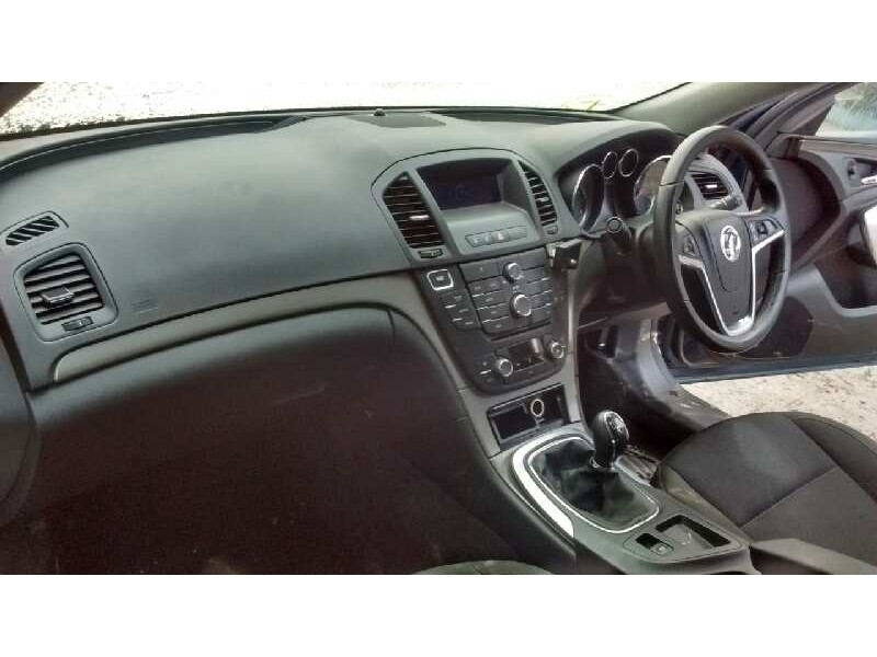 opel insignia berlina del año 2011