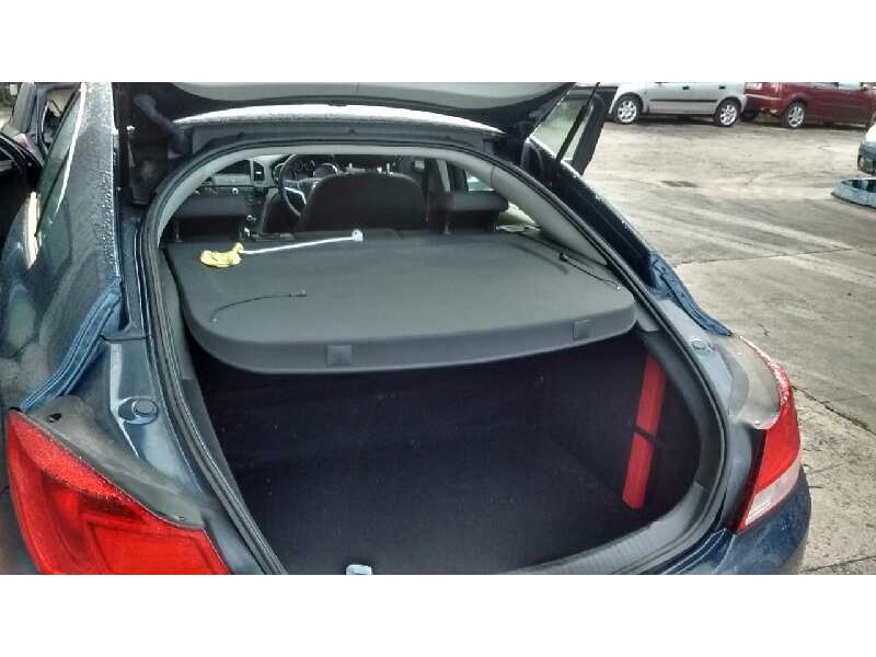 opel insignia berlina del año 2011