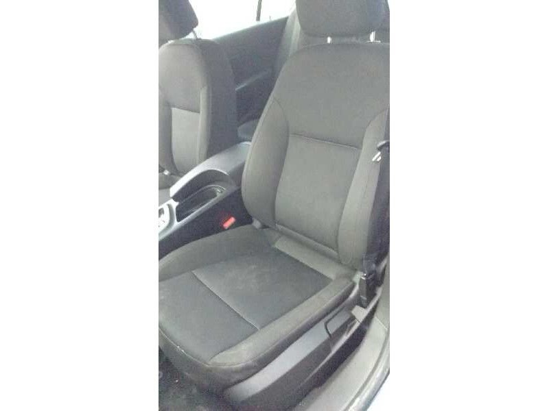 opel insignia berlina del año 2011