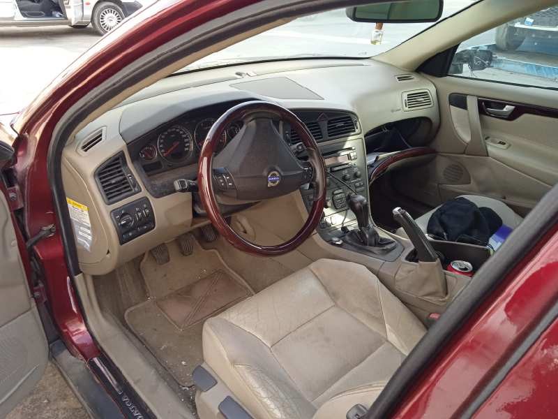 volvo s60 berlina del año 2004