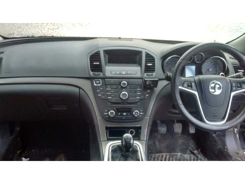 opel insignia berlina del año 2011