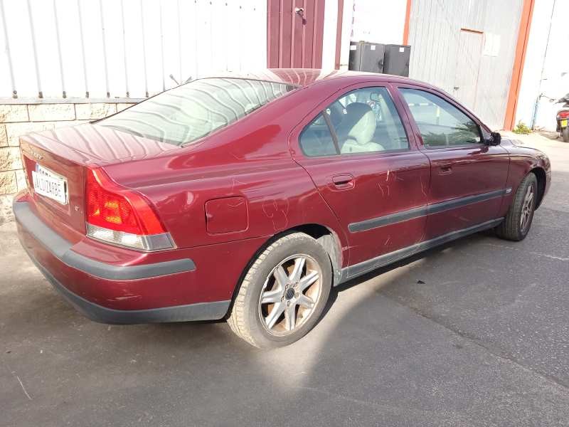 volvo s60 berlina del año 2004