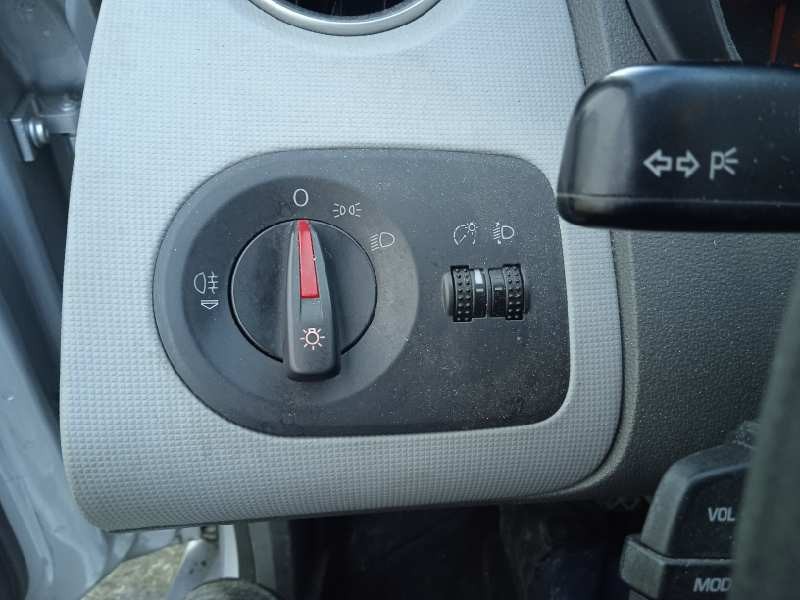 seat ibiza (6j5) del año 2008