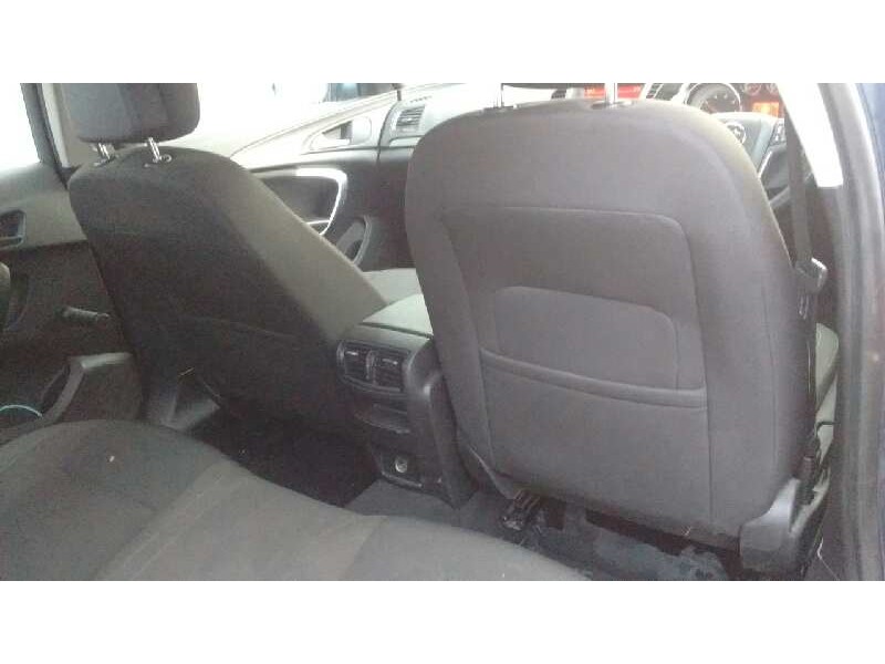 opel insignia berlina del año 2011