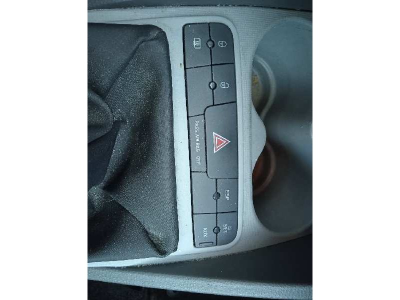 seat ibiza (6j5) del año 2008